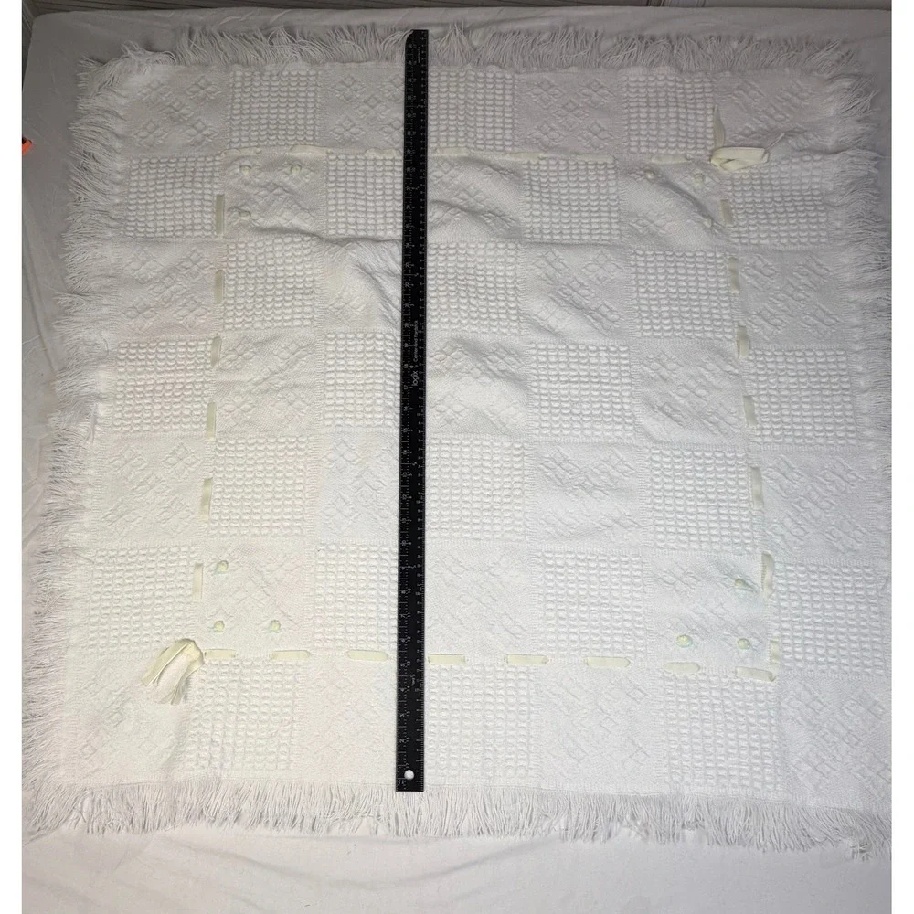 Vintage Kids Count open-weave acrylic baby blanket  Ribbon Fringe 36x40 1970's